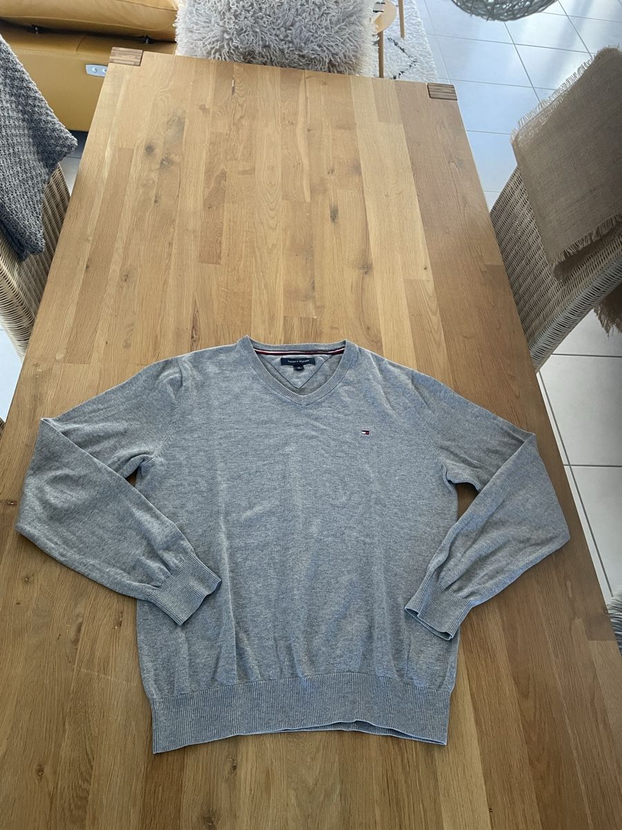 Tommy Hilfiger Maglioni & Felpe: Pullover Tommy Hilfiger V-Ausschnitt grau Grösse S – Usato da Dübendorf venduto da jlu_r7hz 3