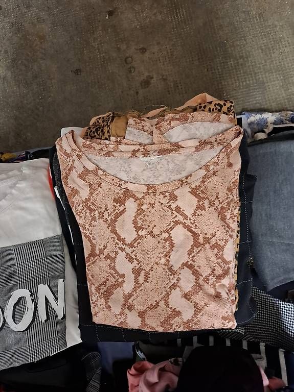 Lots de vêtements: Damen T-Shirts 30 Stück – D'occasion à Münchenstein par Salvis_68 1