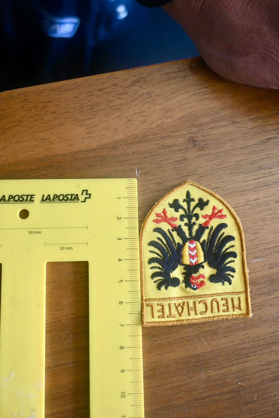 Swiss Placchette & Badge: WAPPEN Neuchatel PATCH badge AUFNÄHER gross – Usato da Pfaffhausen venduto da mono_rec 2