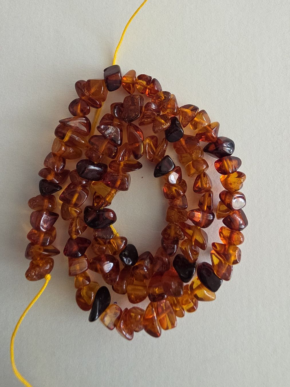 Minerali & Pietre curative: Bernstein Amber 6-8mm. Strang – Nuovo e nell'imballaggio originale da Menziken venduto da Mirager