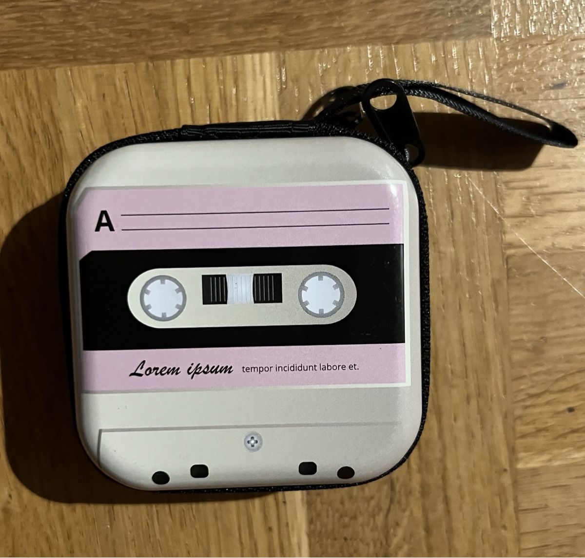Covers & Borse: Retro Kassetten Design Etui - klein – Nuovo (secondo la descrizione) da Rafz venduto da SaintCruz 1