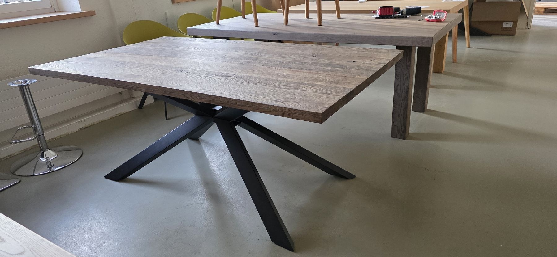 Tables: Tisch neu Massiv – Neuf avec emballage d'origine à Lützelflüh-Goldb par Rampenverkauf_72_