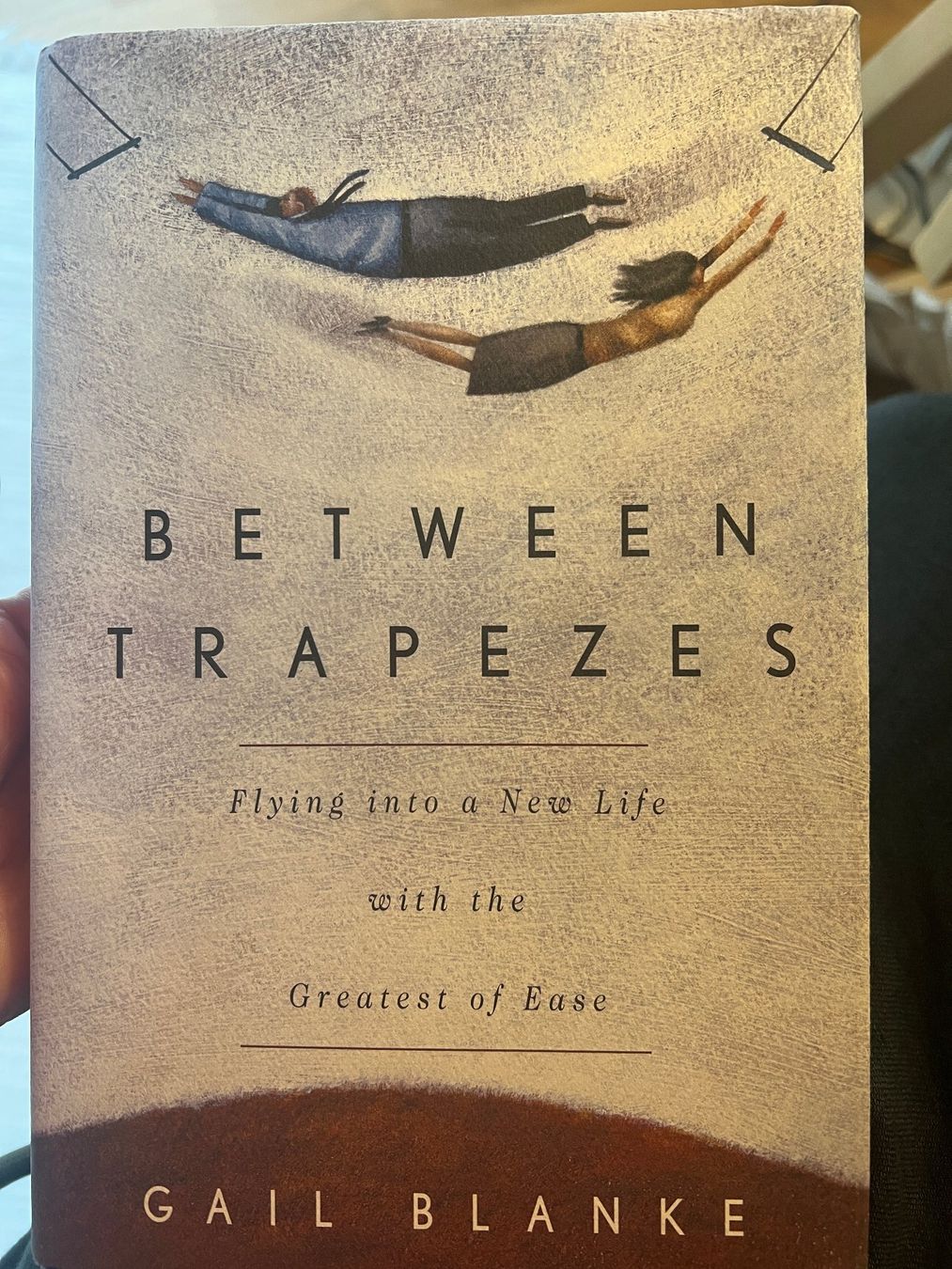 Livres: Between Trapezes - Buch von Gail Blanke – D'occasion à Winterthur par MajaBiene01