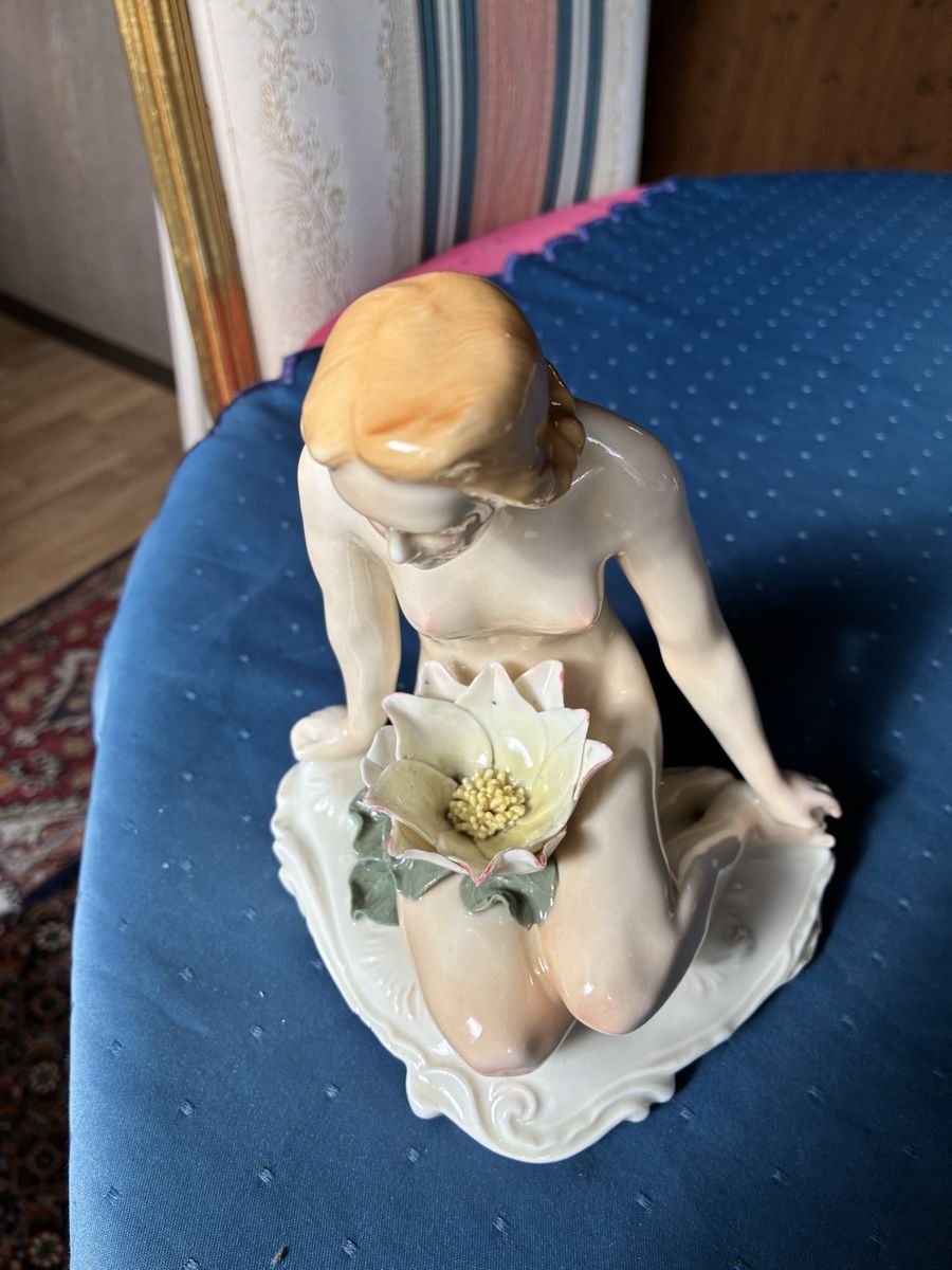 Karl Ens Statuette: Ens - weiblicher Akt mit Seerose – Usato da Dornach venduto da Rosengarten