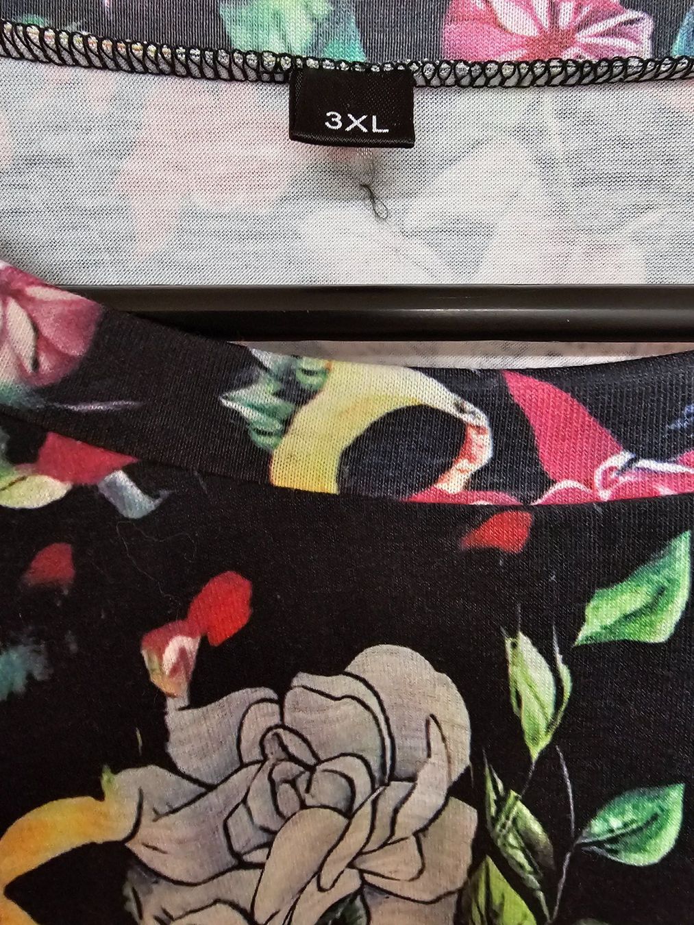 T-Shirts: Damenshirt Buntes Blumen Design Grösse: 3XL – Gebraucht aus Vaduz von pilot1001 3