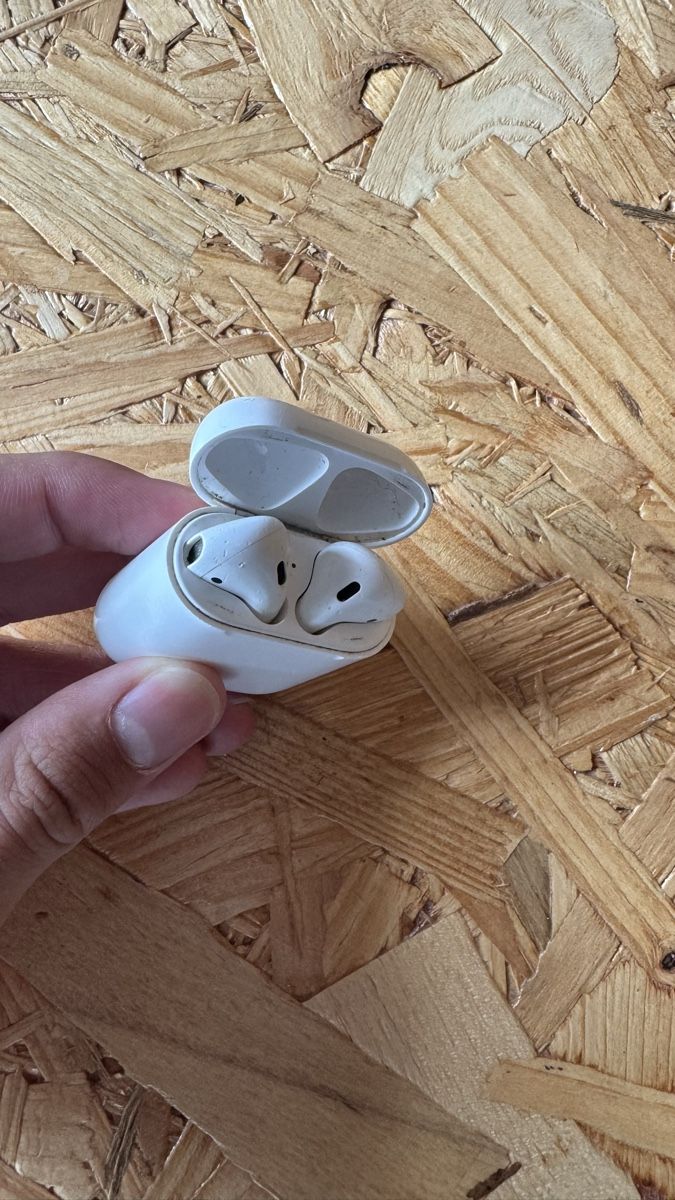 Apple Kopfhörer: AirPods 2ème génération – Defekt aus Les Bois von Ethanniry 2