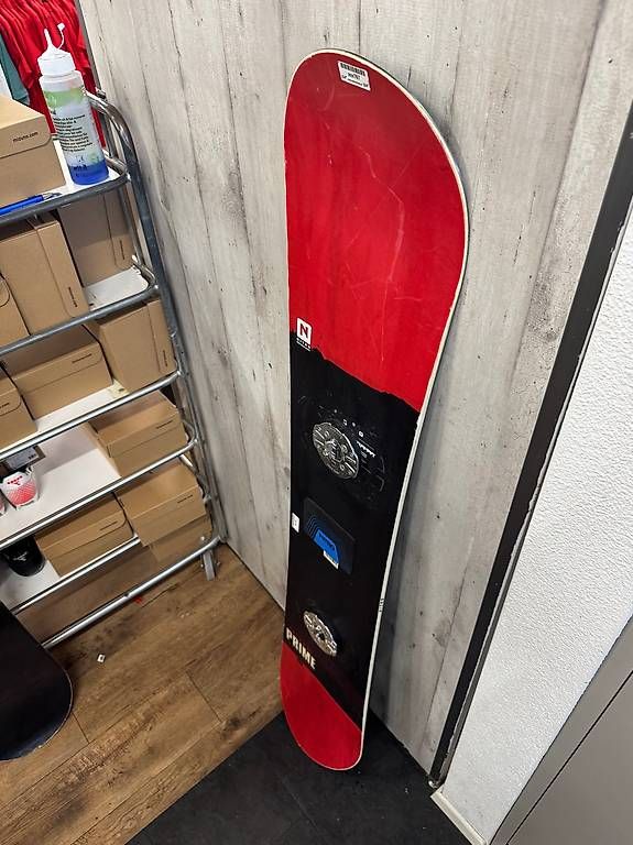 Boards: Nitro Prime Snowboard 152 cm  All Mountain  Schwarz/Rot – Gebraucht aus Sursee von pilatus.sport 1