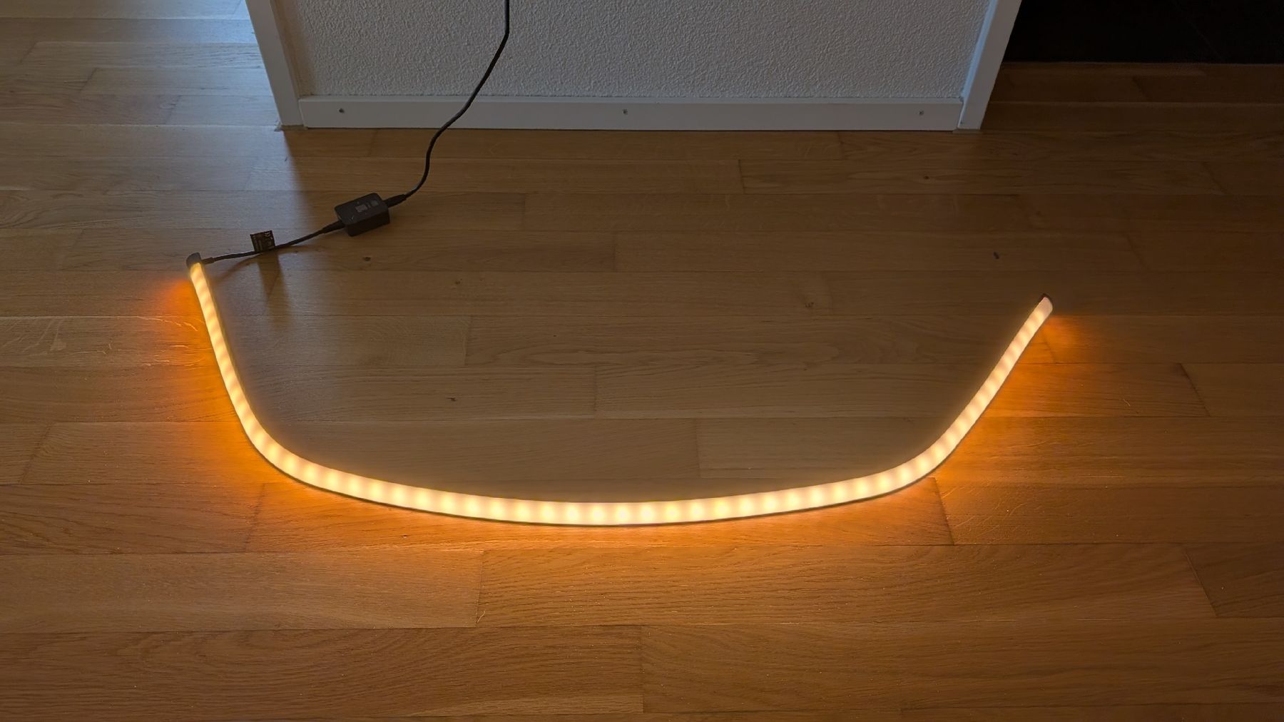 Philips Home Cinema: Philips Hue Play Gradient Lightstrip 32" / 34" – Nuovo (secondo la descrizione) da Volketswil venduto da mar_c5pv 3