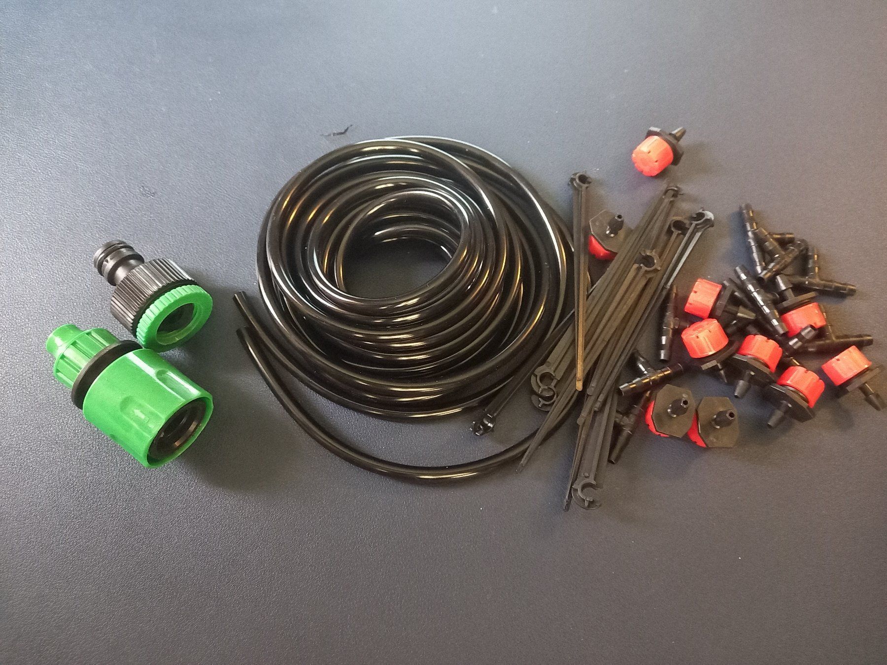 Annaffiatura & Irrigazione: Tropfbewässerungssystem 40m - Système d'irrigation – Nuovo e nell'imballaggio originale da Bremblens venduto da UNSTOCK