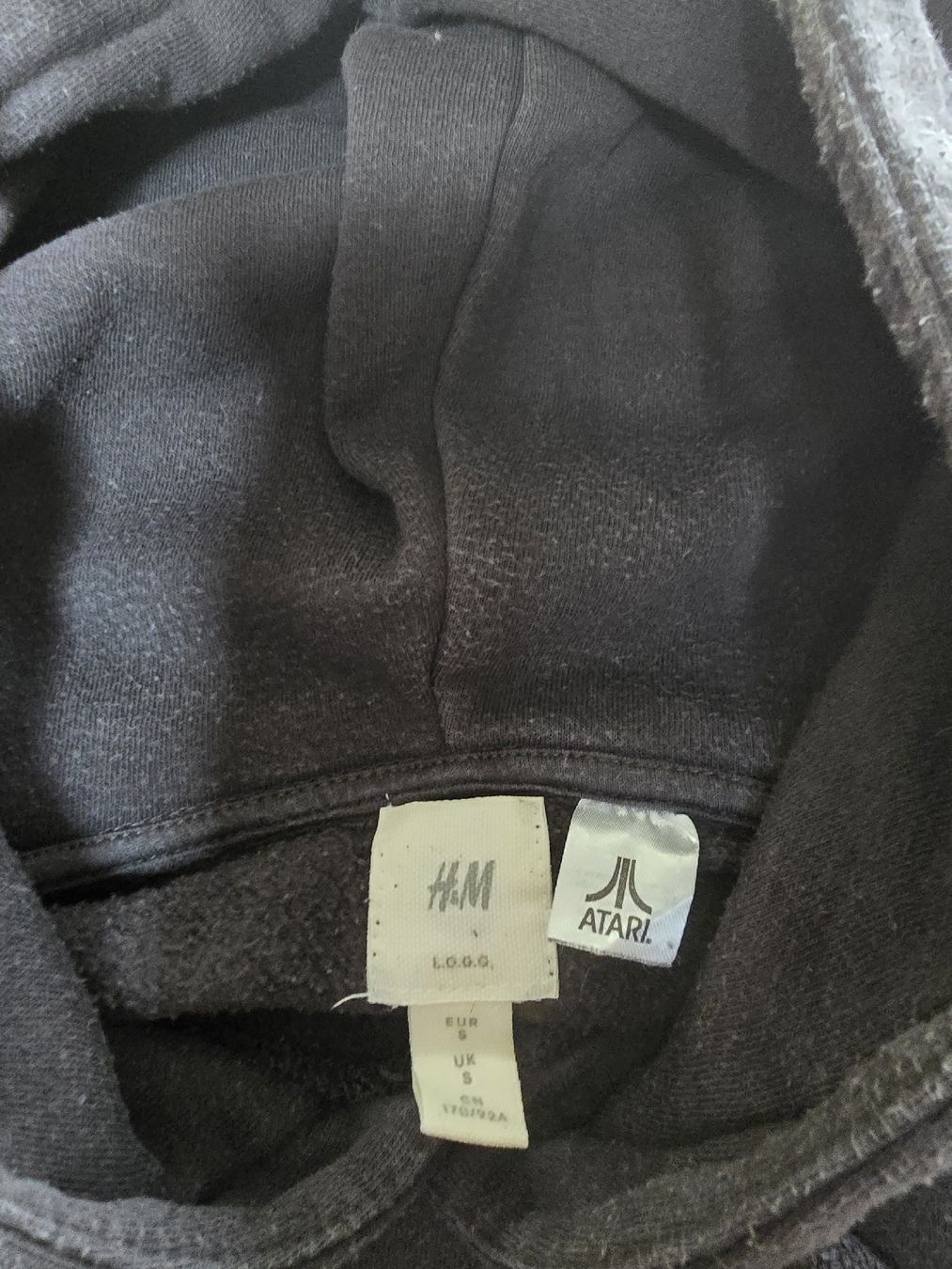 H&M Pullover & Sweatshirts: Hoodie Atari, Gr.S – Gebraucht aus Morschach von Monikawi 2