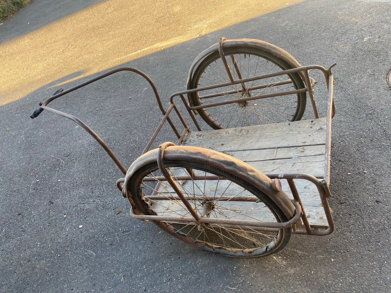 Rimorchi: Alter Handwagen aus Metall (Oberneunforn) – Usato da Uster venduto da burgdani01