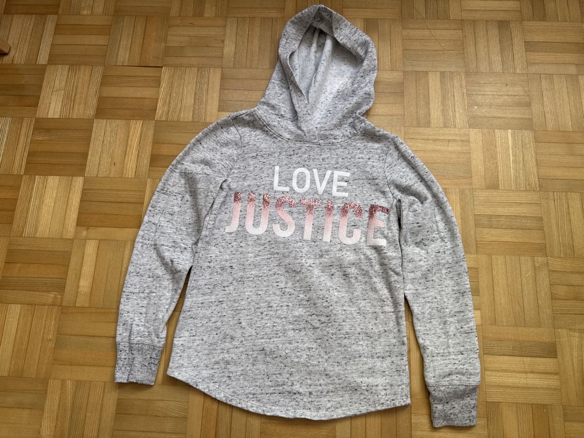 Pullover & Sweatshirts: Mädchen Kapuzenpullover "Love Justice" Gr. 128 – Gebraucht aus Kilchberg ZH von Von_dutch