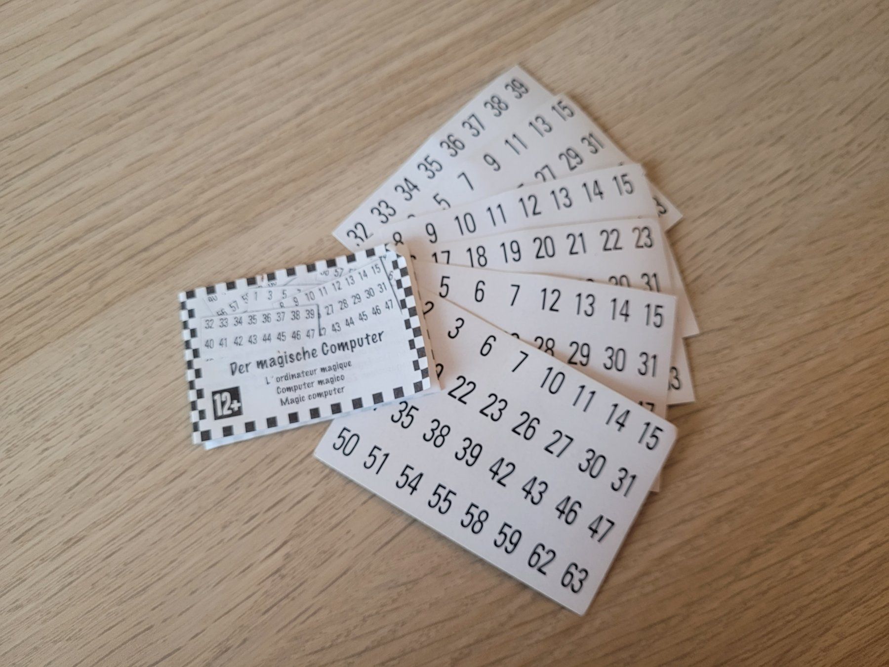 Spiele: 52 Zaubertricks("50 tolle Zaubertricks" + zwei weitere) – Gebraucht aus Spiez von Aprikose25 6