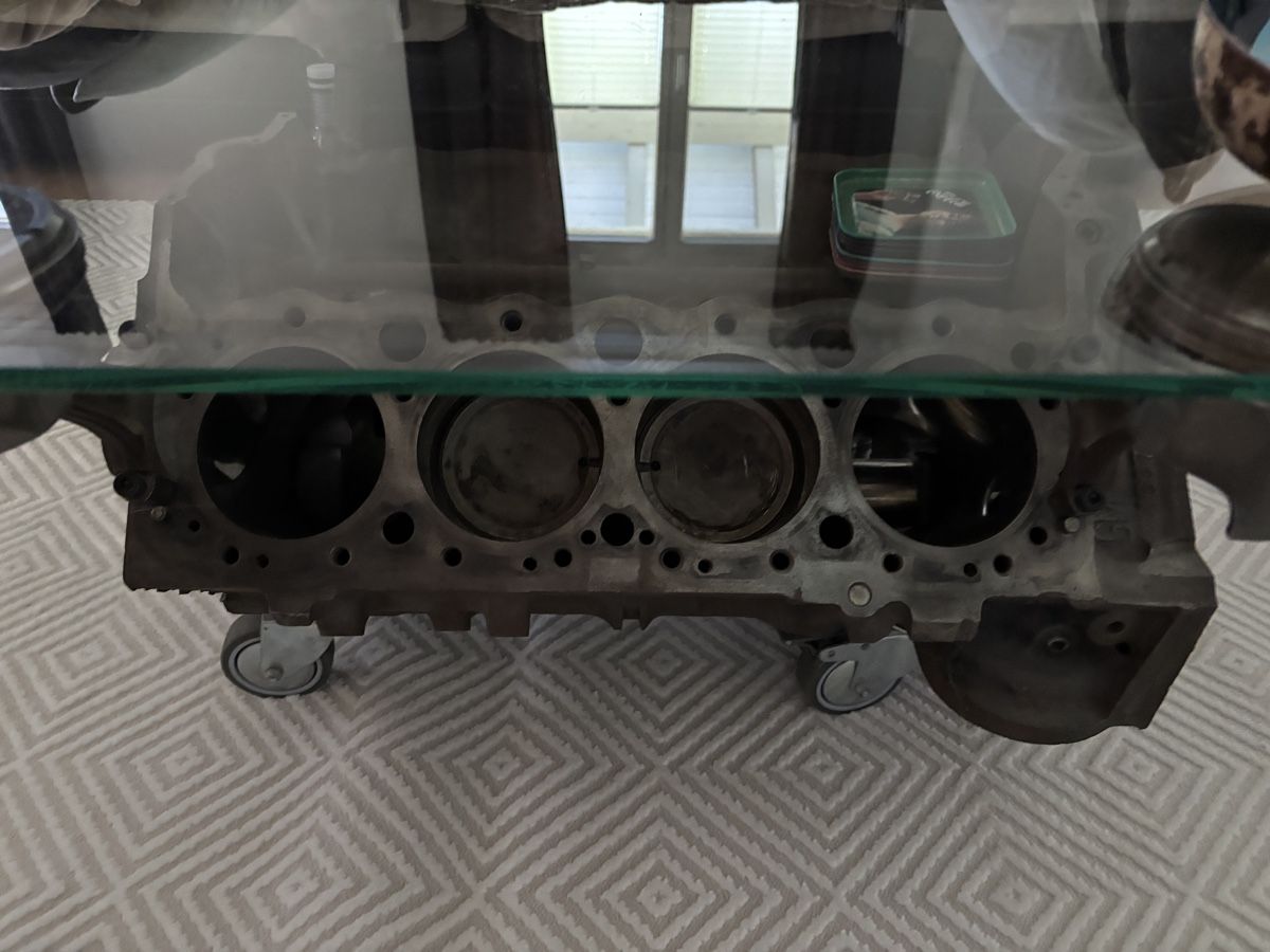 Tables: V8 Motorblock Tisch – D'occasion à Illnau par Zelgliservice 2