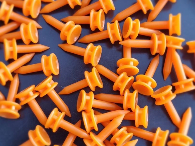 Mazze & Set: Golf Tees Kunststoff 2,5cm über 70 Stück – Nuovo e nell'imballaggio originale da Wangen SZ venduto da summus