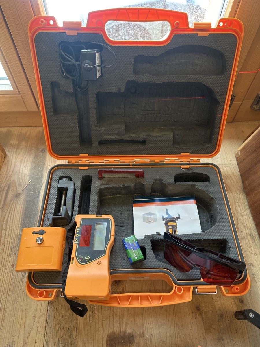 Misurare: WBH Multiliner Nivelliergerät Laser mit Stativ – Usato da Ringgenberg BE venduto da nordwind. 3