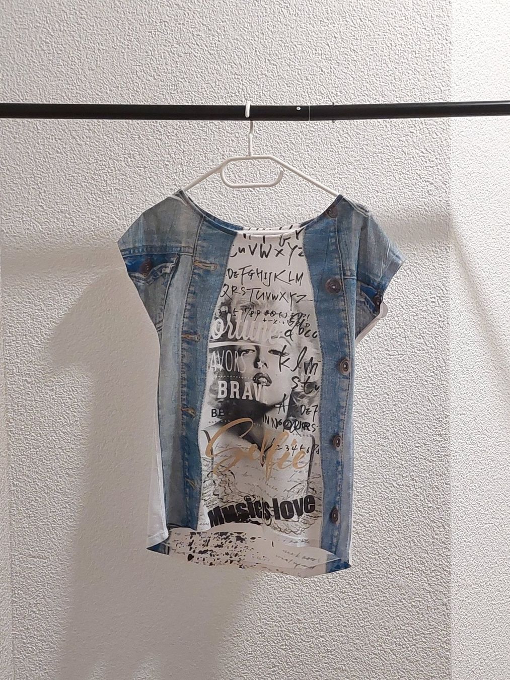 T-shirt: T-shirt – Usato da Gunzwil venduto da 11G11