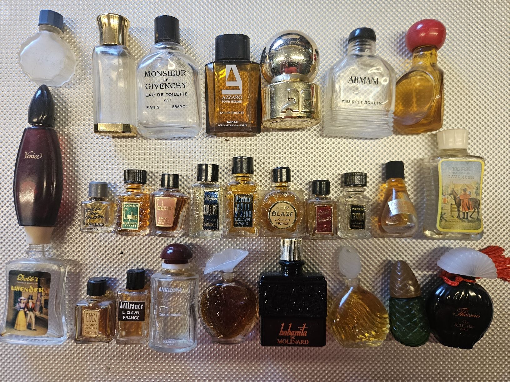 Profumi & Eau de Toilette: lot de 27 échantillons de parfums – Usato da courtetelle venduto da bmwhp2