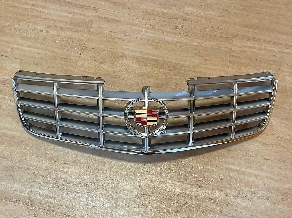 Wein: Cadillac DTS Grill von 2006 bis 2011 chrom silber – Gebraucht aus Turbenthal von Retoo