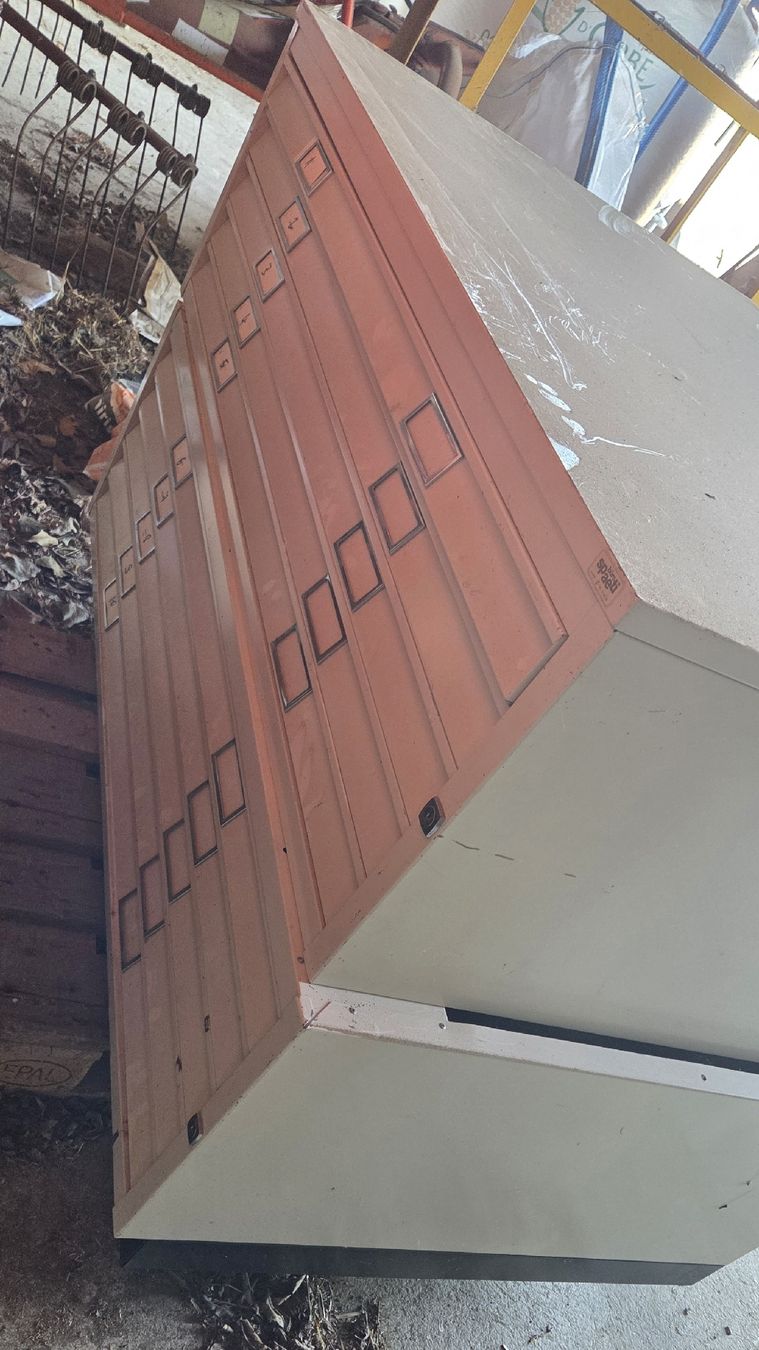 Schränke: Armoire métallique avec tiroirs – Gebraucht aus Bofflens von misstigrise_98 2