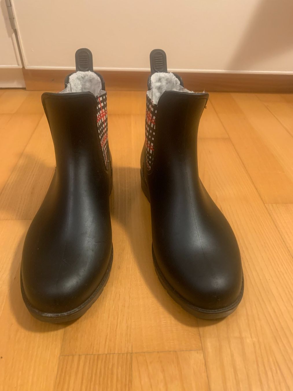 Scarpe da donna: Wasserfeste Stiefeletten – Usato da Zürich venduto da lazzariv