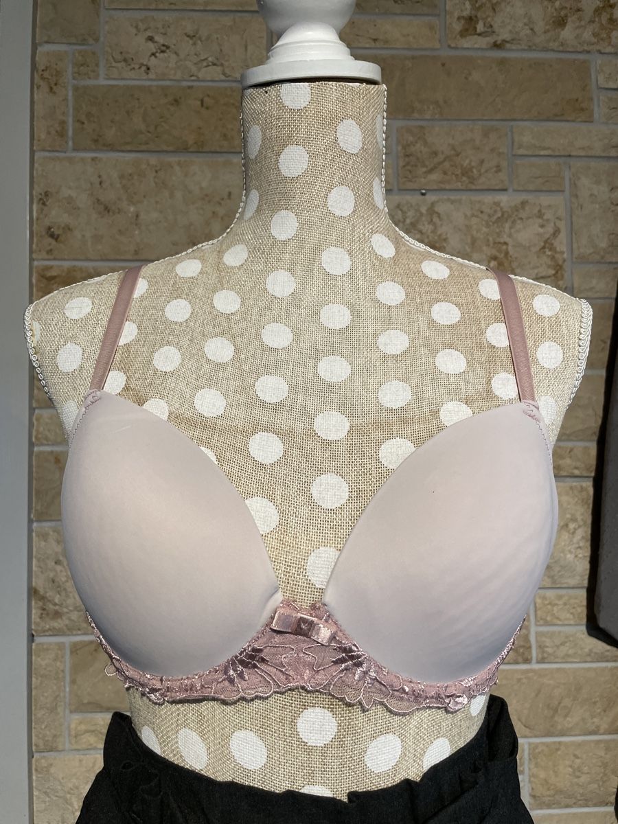 H&M Lotti di vestiti: Kleiderpacket SommerBluse Blumenmuster Gr.M schickeHose Gr38 – Usato da Henggart venduto da Engelsi 9