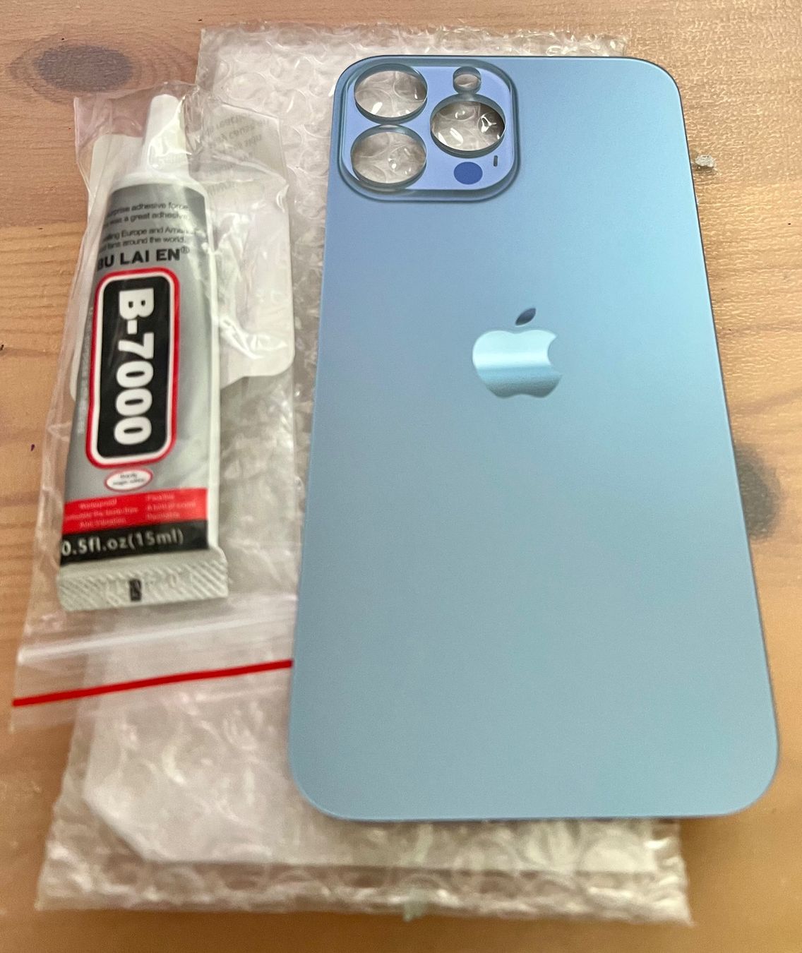 Apple Handys / Smartphones: iPhone 13 Pro Max Glas Rückseite himmelblau – Neu (gemäss Beschreibung) aus Grüningen von Shirter 1