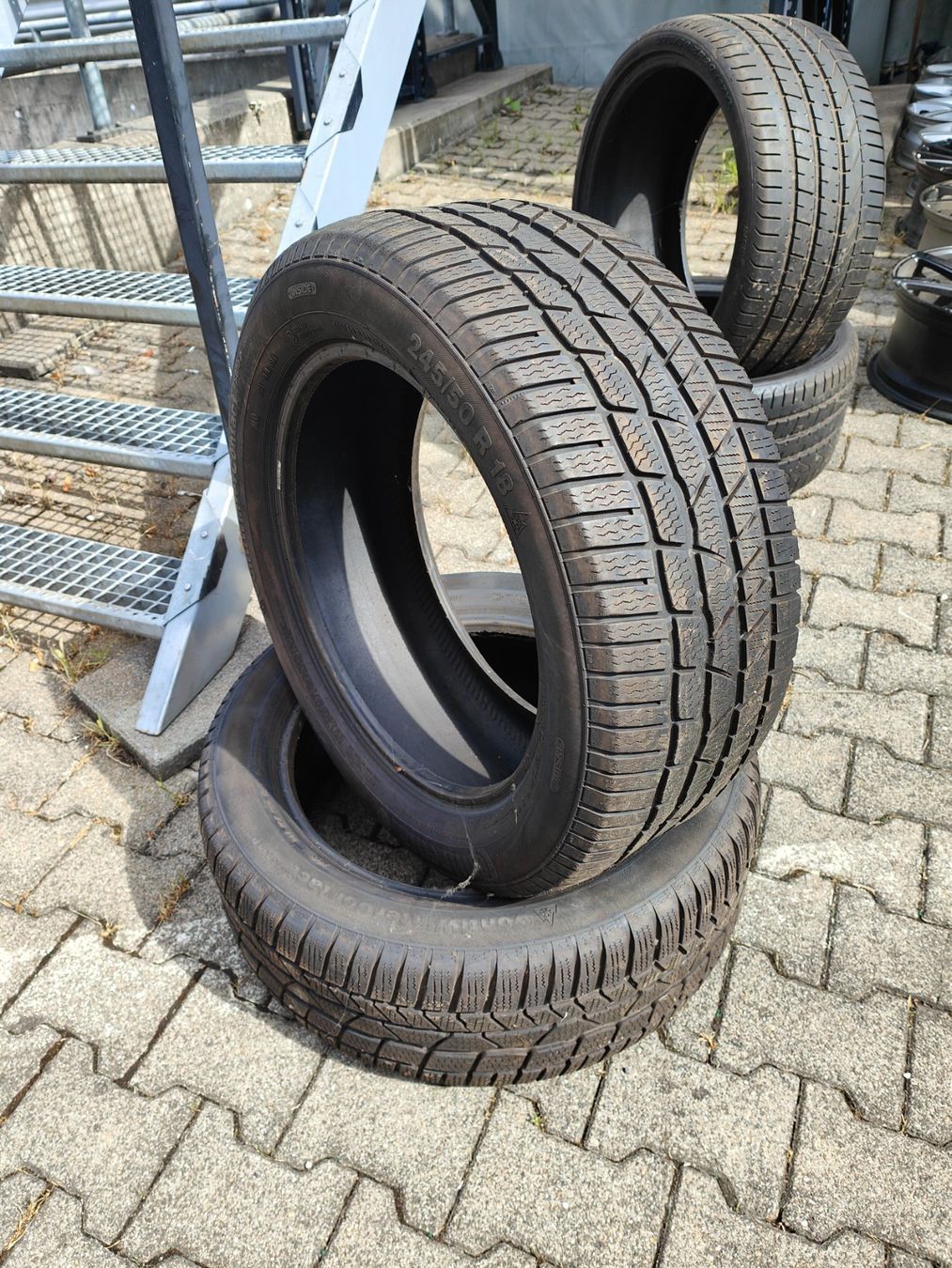 Continental Pneumatici & Ruote complete: Winterreifen 245/50 R18 – Usato da Oberengstringen venduto da Reifen-Lagerverkauf