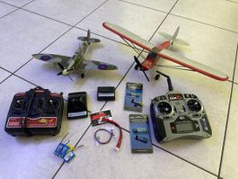 2 RC Flugzeuge inkl.  Fernsteuerung und Zubehör für Anfänger