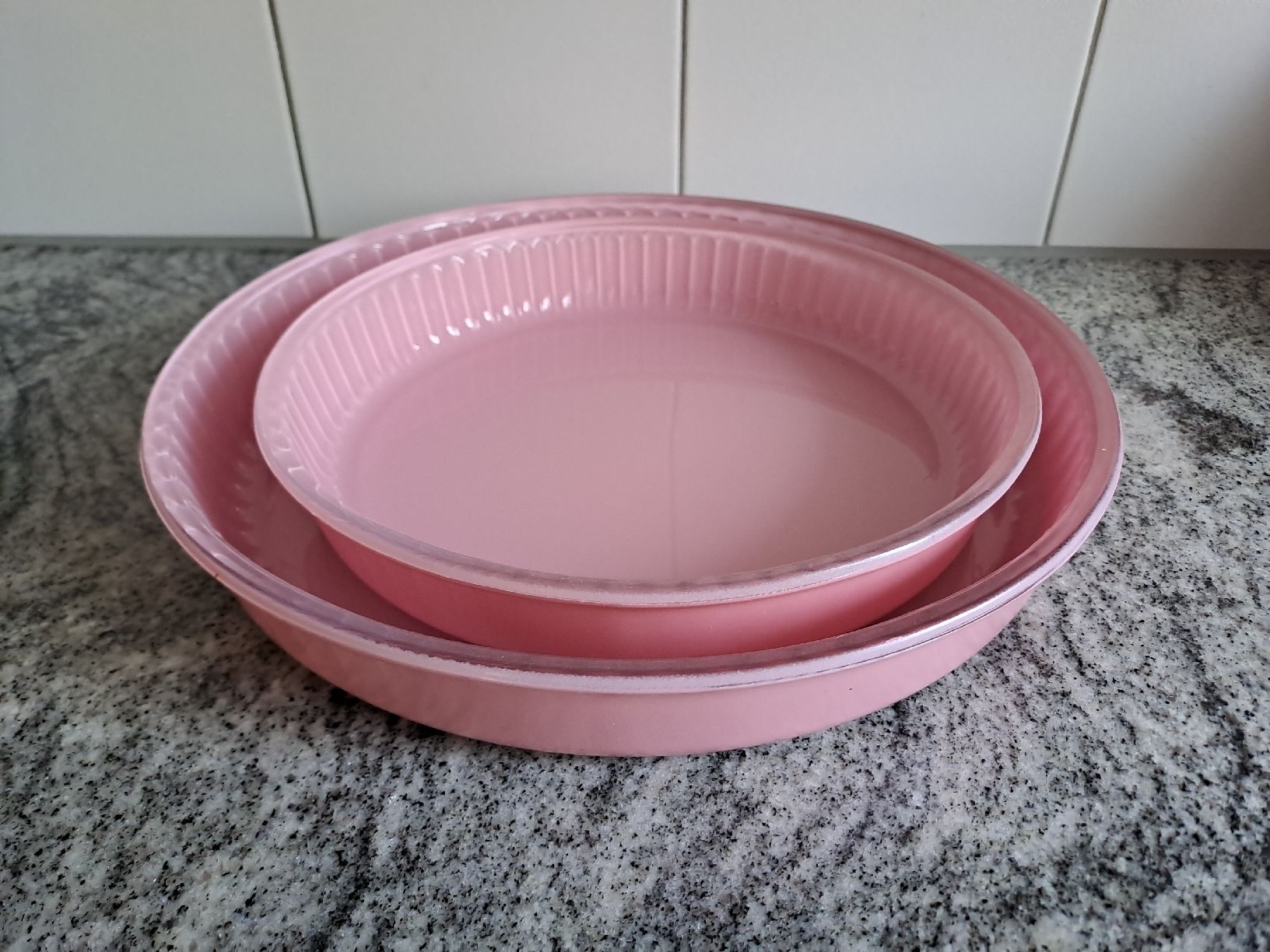 Backformen: 2x runde glas Trateformen, Backblech – Gebraucht aus Rickenbach LU von bishiida