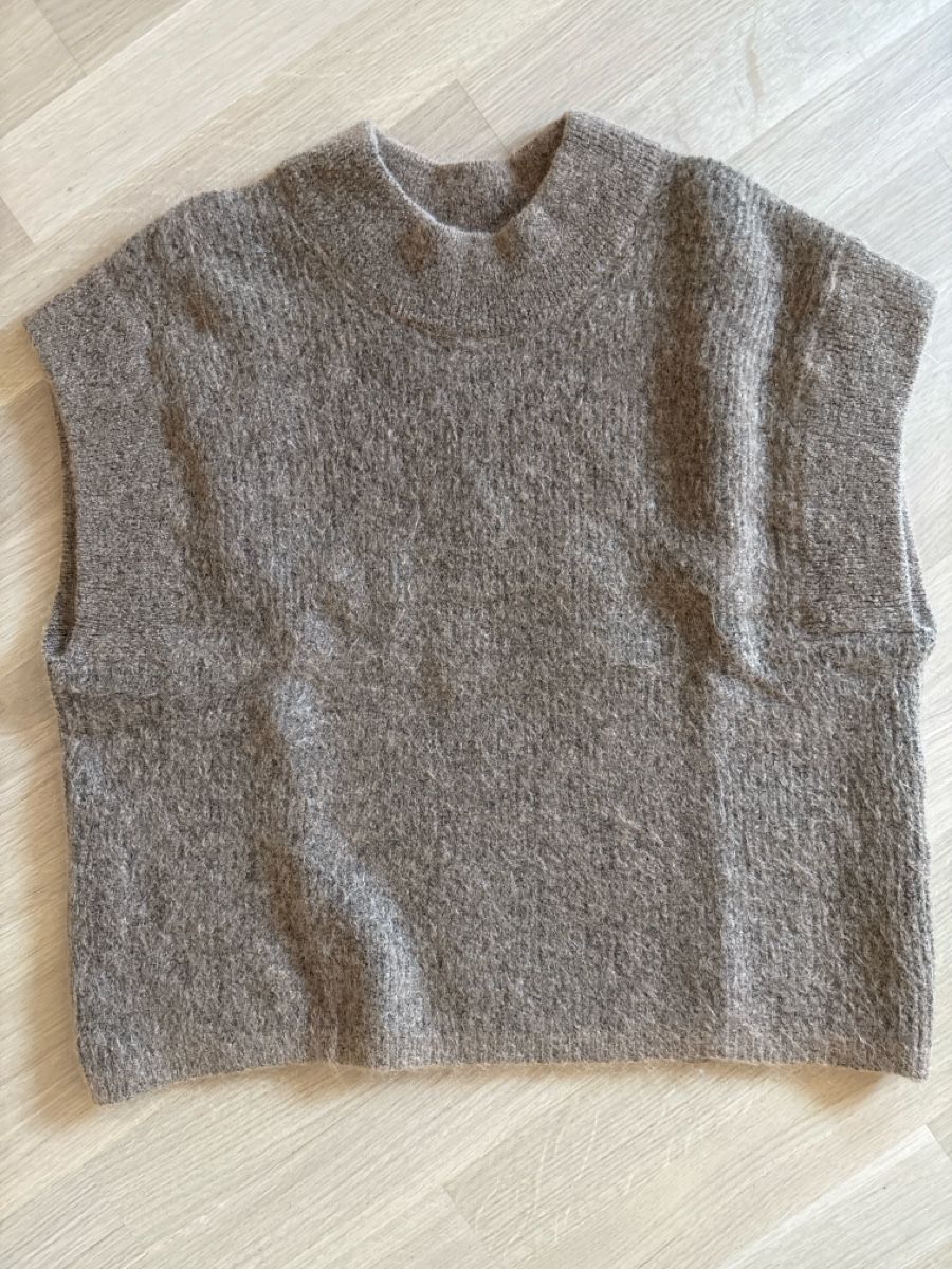 Malene Birger Pullover & Sweatshirts: Pullunder by Malene Birger – Gebraucht aus Cham von sbr_7cmv