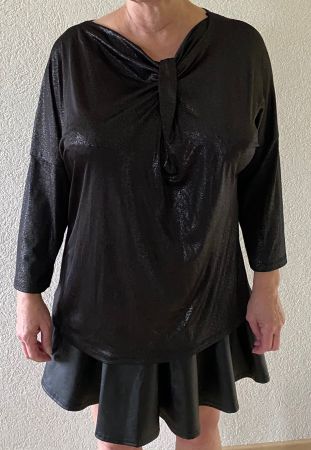 Top schwarz glänzend 38/40 Langarm (Nr. 51)