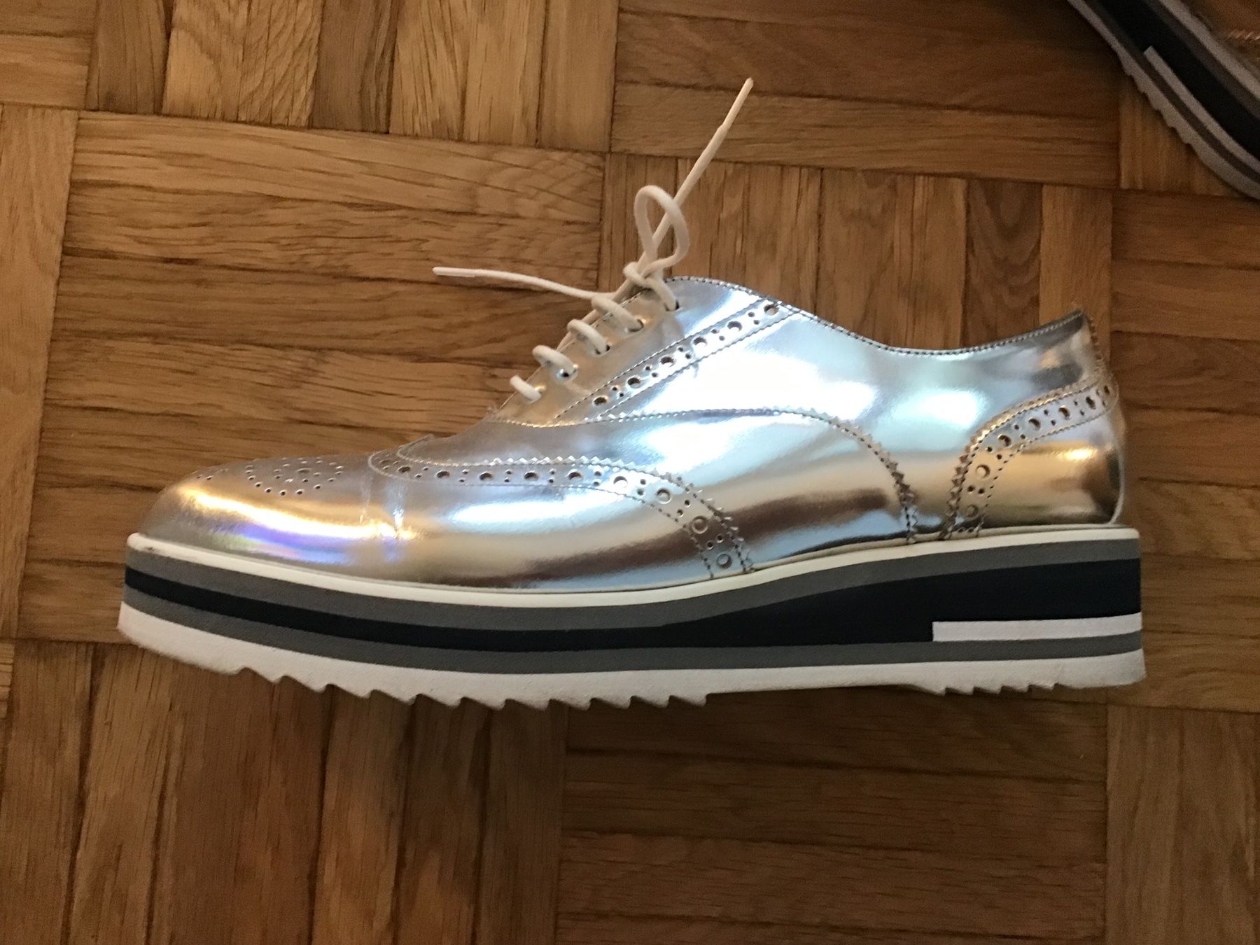 Kaiser Scarpe da donna: Peter Kaiser Leder-Schnurschuh in Silber – Usato da Dübendorf venduto da NissanCC 3