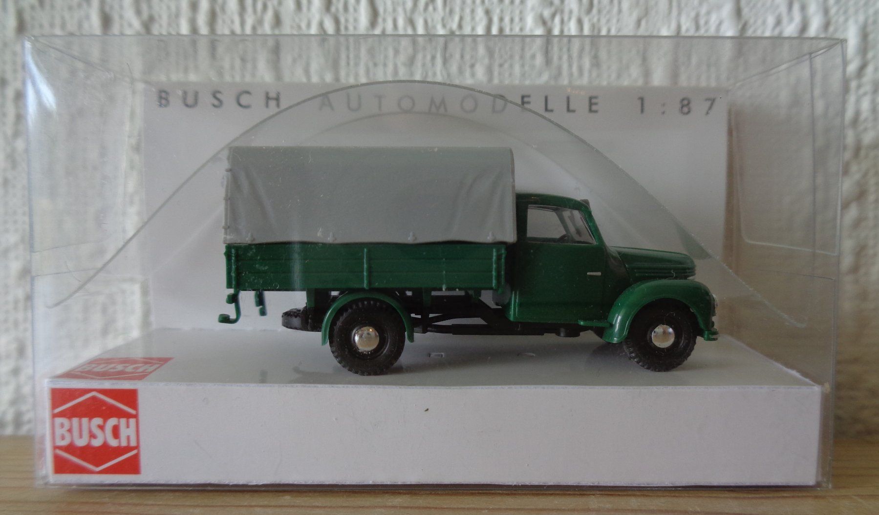 Busch Modellini di ferrovie: Busch, 4 Autos "Framo V901/2", H0 – Nuovo e nell'imballaggio originale da Arbon venduto da lyres 3