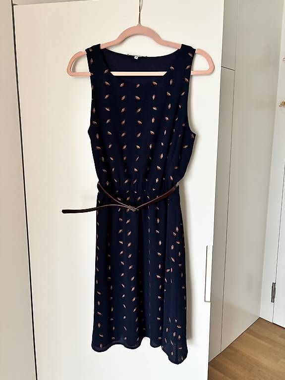 Vestiti: Kleid About You, dunkelblau, Gürtel, Gr.38 – Usato da Horgen venduto da sab_kp8l
