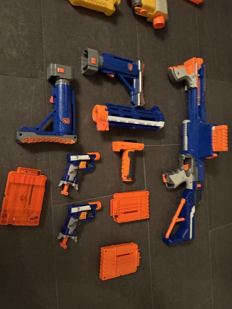 Nerf Giocattoli: Nerf Set mit diversen Blastern Zubehör – Usato da Buttikon SZ venduto da Lafi1 1