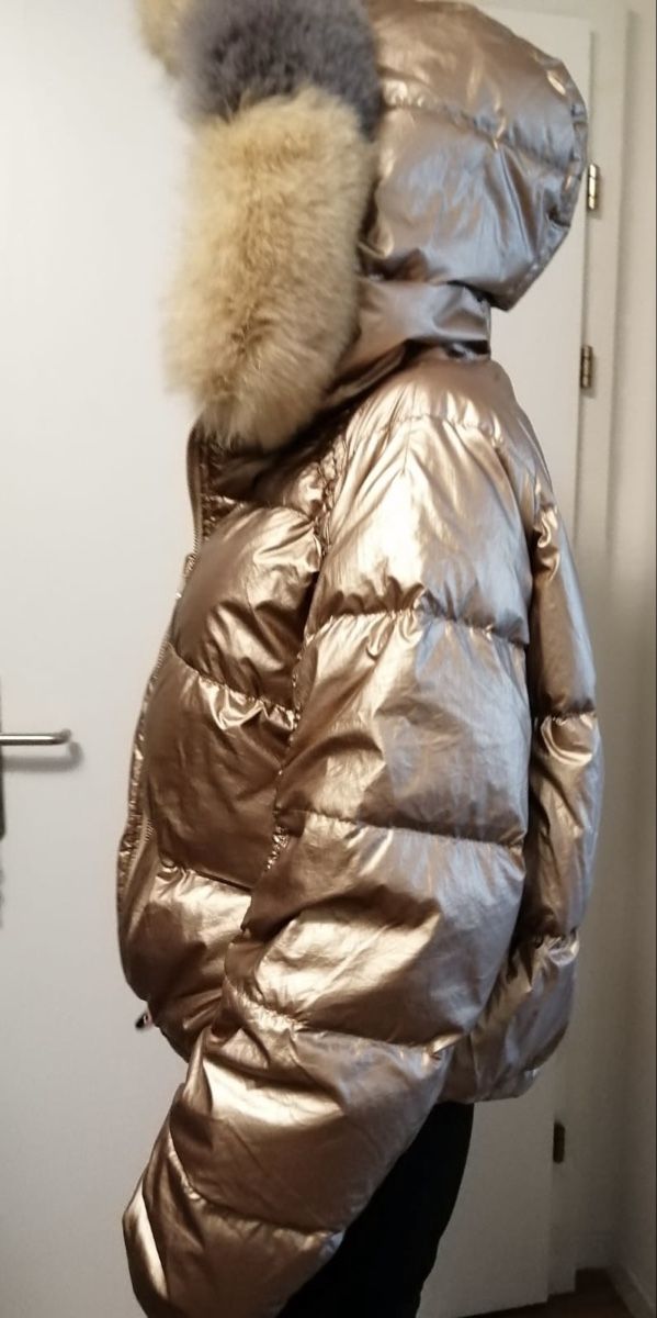 Giacche: Goldene Pufferjacke mit Echtfell. Grösse S – Usato da Wallisellen venduto da inf_m89s 1