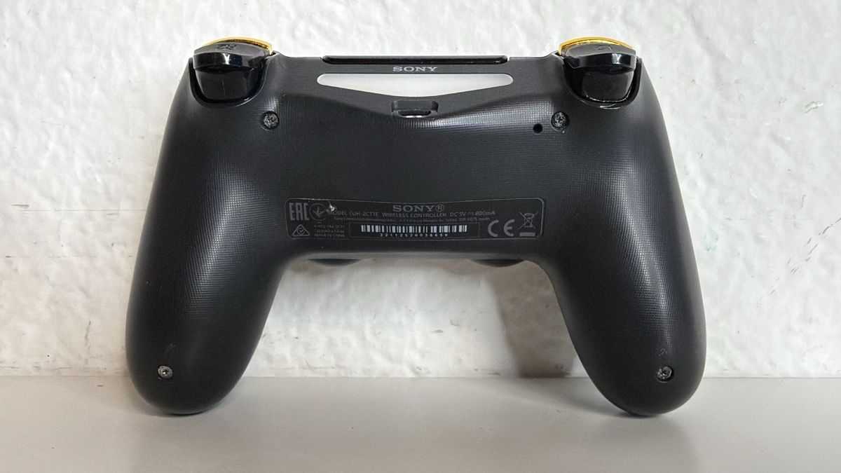 Sony Controller: Sony PlayStation 4 Controller Gold 🎮 – Usato da Ehrendingen venduto da bubulence 1