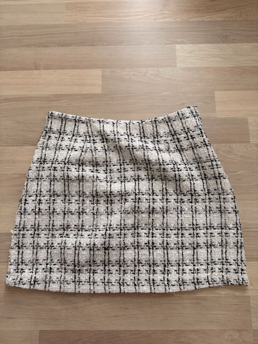 Shein Gonne: Mini-jupe  Shein, taille M, – Usato da Granges VS venduto da Anila.r 1