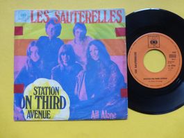Les Sauterelles – Station On Third Avenue