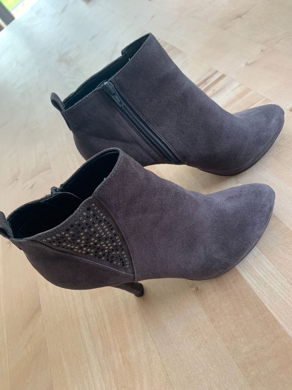 Scarpe da donna: Damenstiefeletten grau Gr.40 – Nuovo (secondo la descrizione) da Azmoos venduto da Verwir64 1