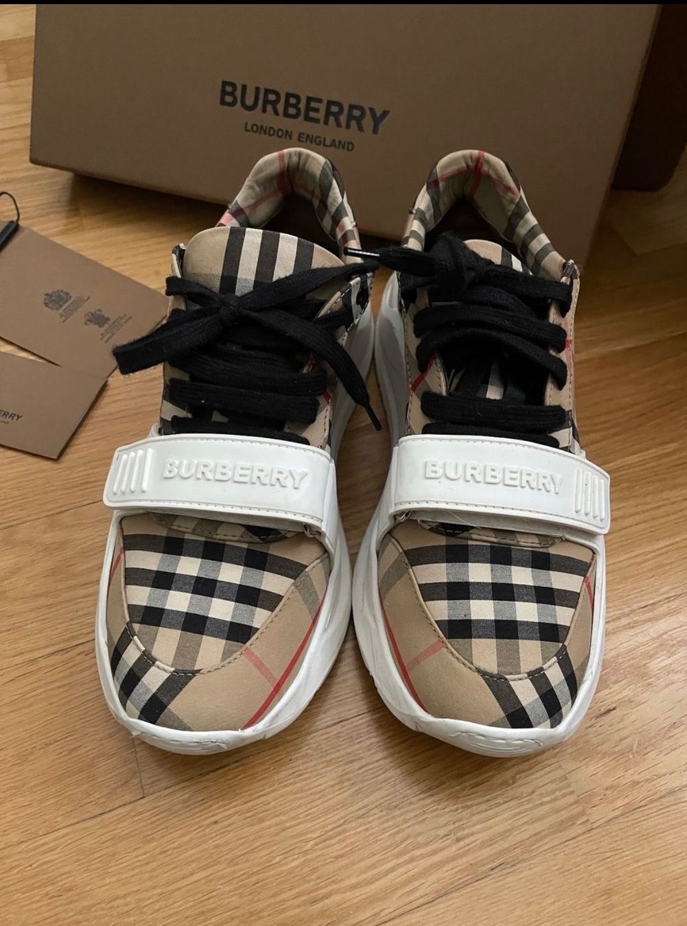 Burberry Scarpe da uomo: Sneakers Burberry – Usato da Curio venduto da Lana_C77