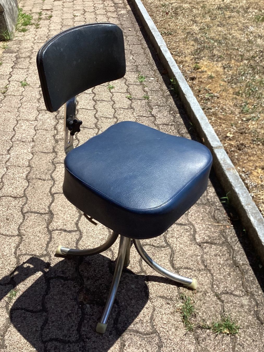 Stühle: Chaise de bureau en cuir – Gebraucht aus DELéMONT von phi_nono