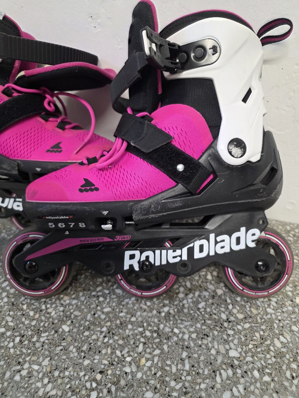 Pattini in linea & Pattini a rotelle: Pattini a rotelle Rollerblade usati, colore rosa  – Usato da Winterthur venduto da jolicarlo 2