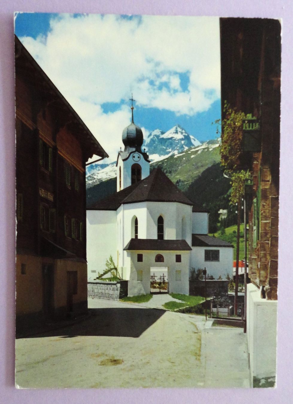 Cartoline postali: Breil/Brigels, Kirche mit Brigelserhörner – Usato da Fétigny venduto da Billy2miny