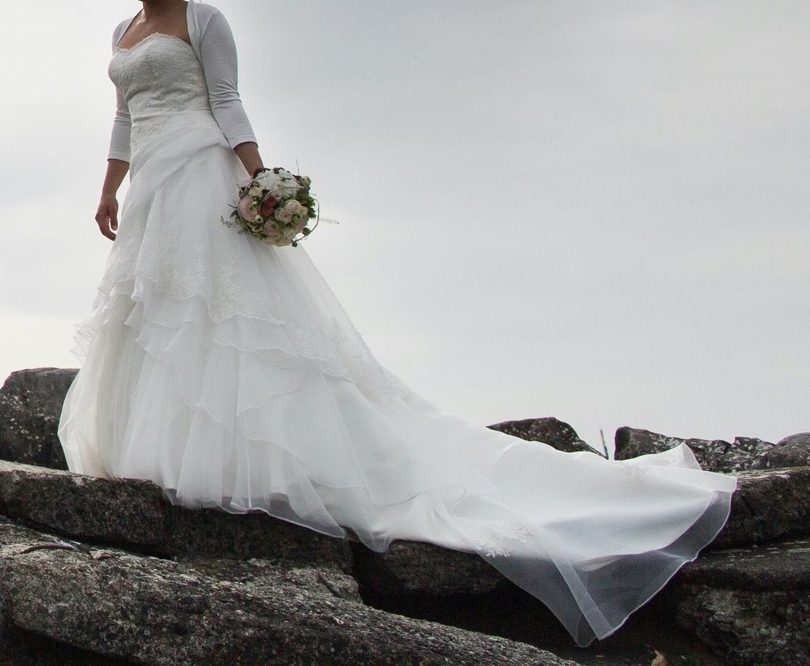Vestiti: Wunderschönes Brautkleid – Usato da Thierachern venduto da punki01