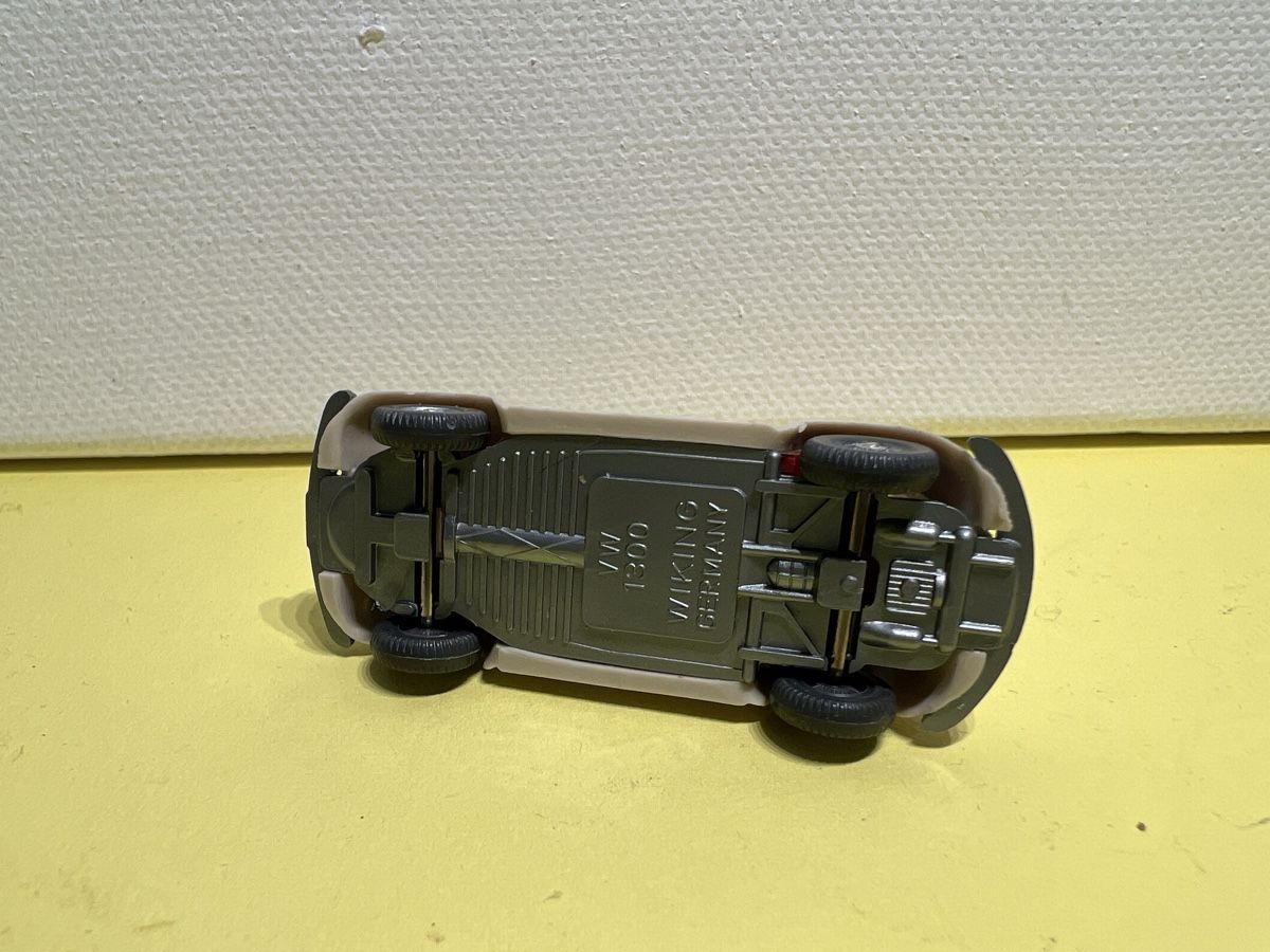 Wiking Modellini d'auto: Wiking Käfer 1300 hellelfenbein 1/87 – Usato da Weinfelden venduto da Kammerflimmern 3