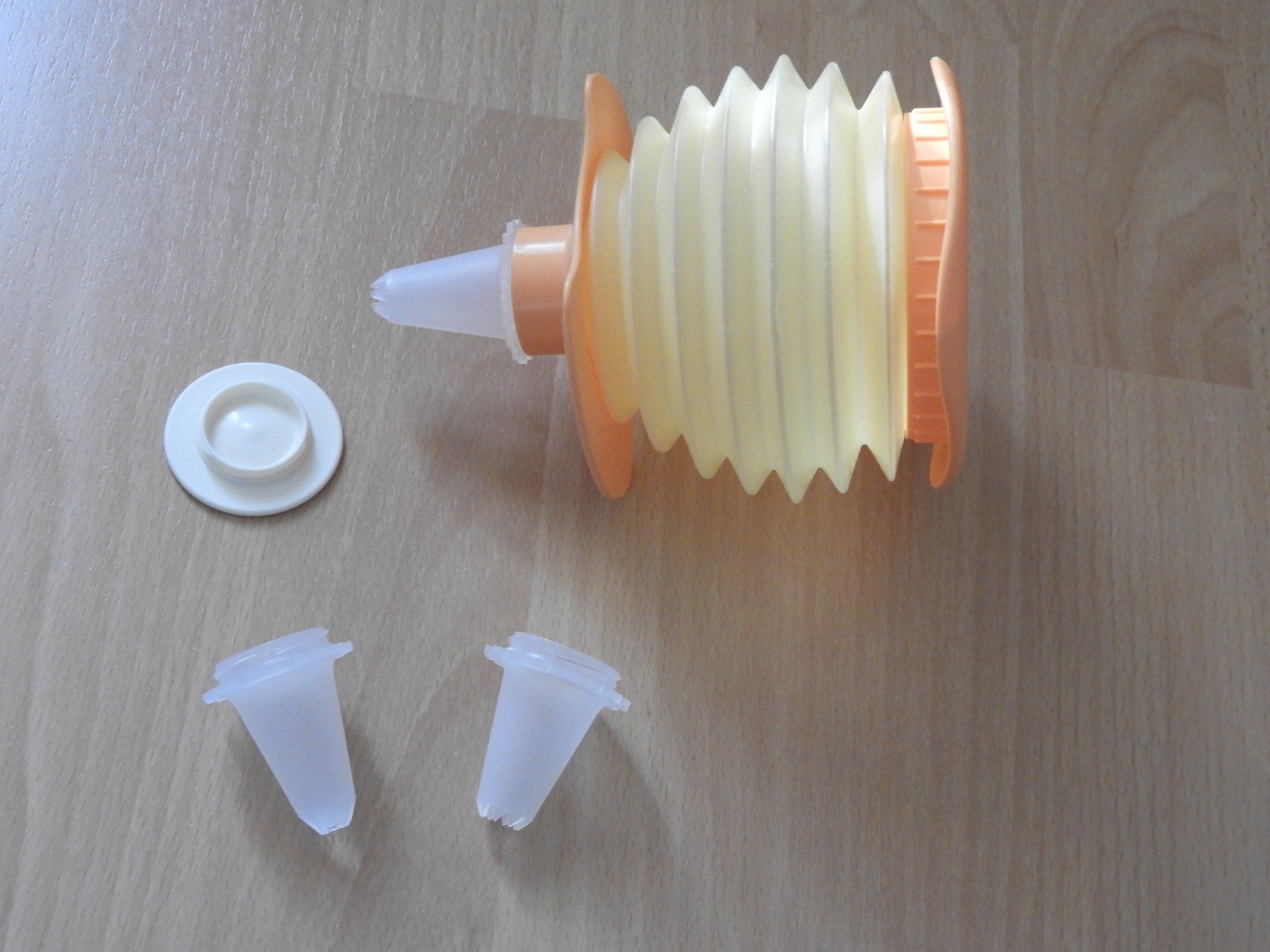 Tupperware Contenitori & Simili: Poche à douille Tupperware - Boule décor – Usato da Dombresson venduto da sev_bsb8 1