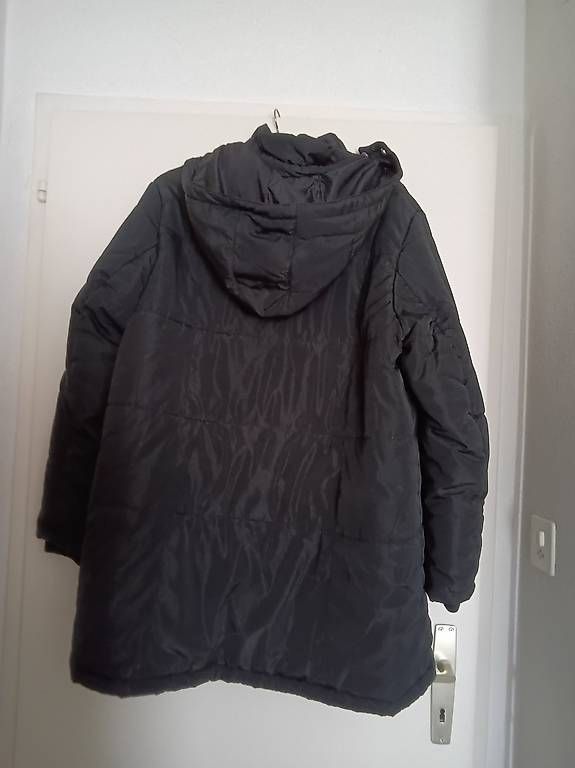 Veste longue noire avec capuchon (Gebraucht) in Yverdon für CHF 30 ...