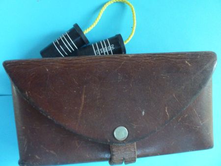Alte Ledertasche für den Jäger -Teil für Kaliber und Streu.